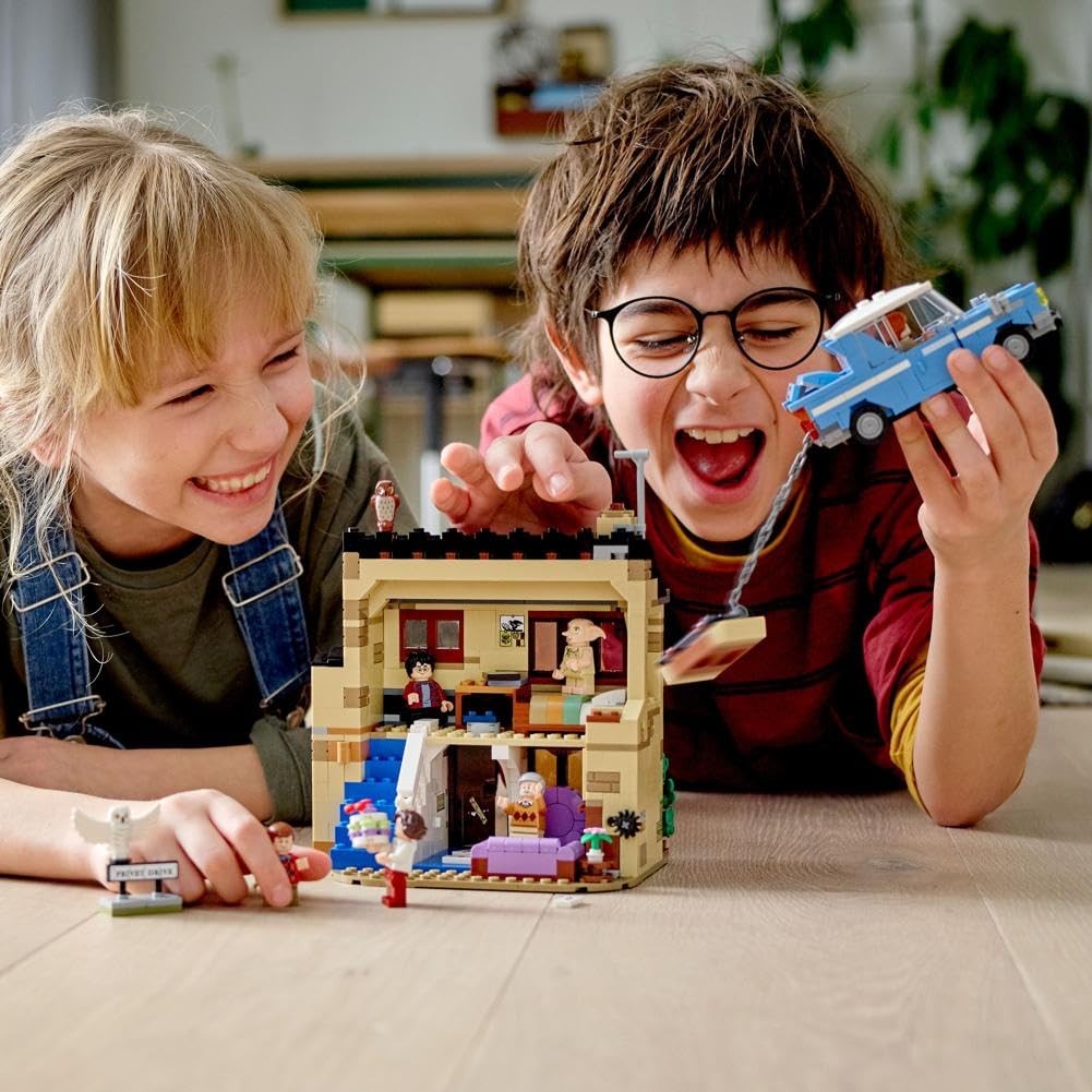 House and Flying Car Toy with Minifigures F819