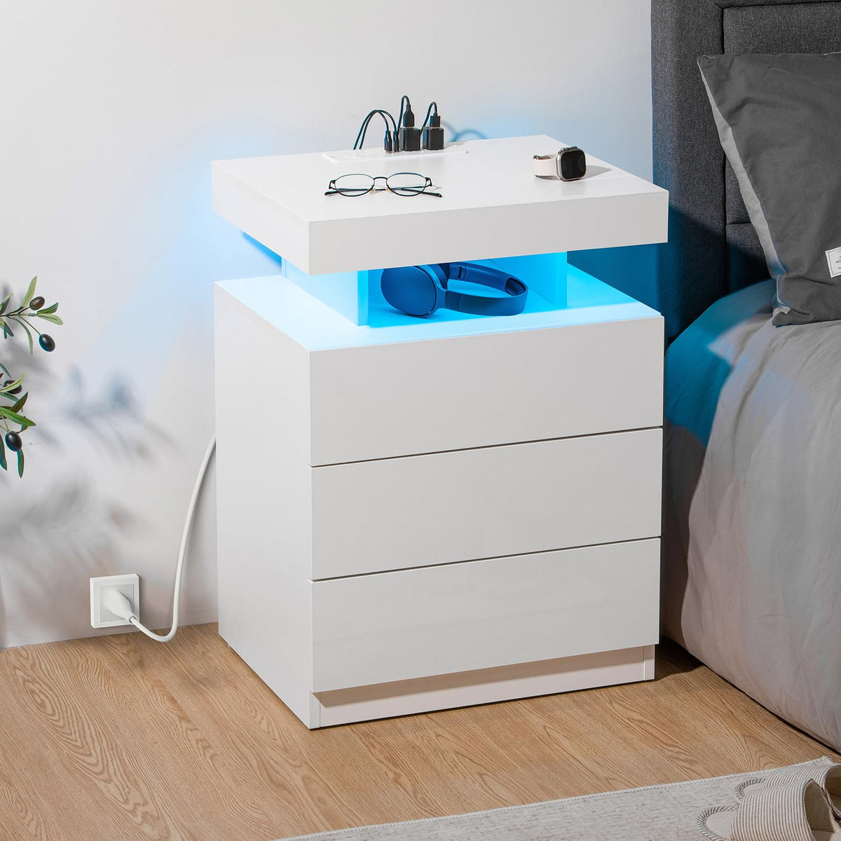 White 3 Drawer Nightstand with Wireless Charging Station E65833